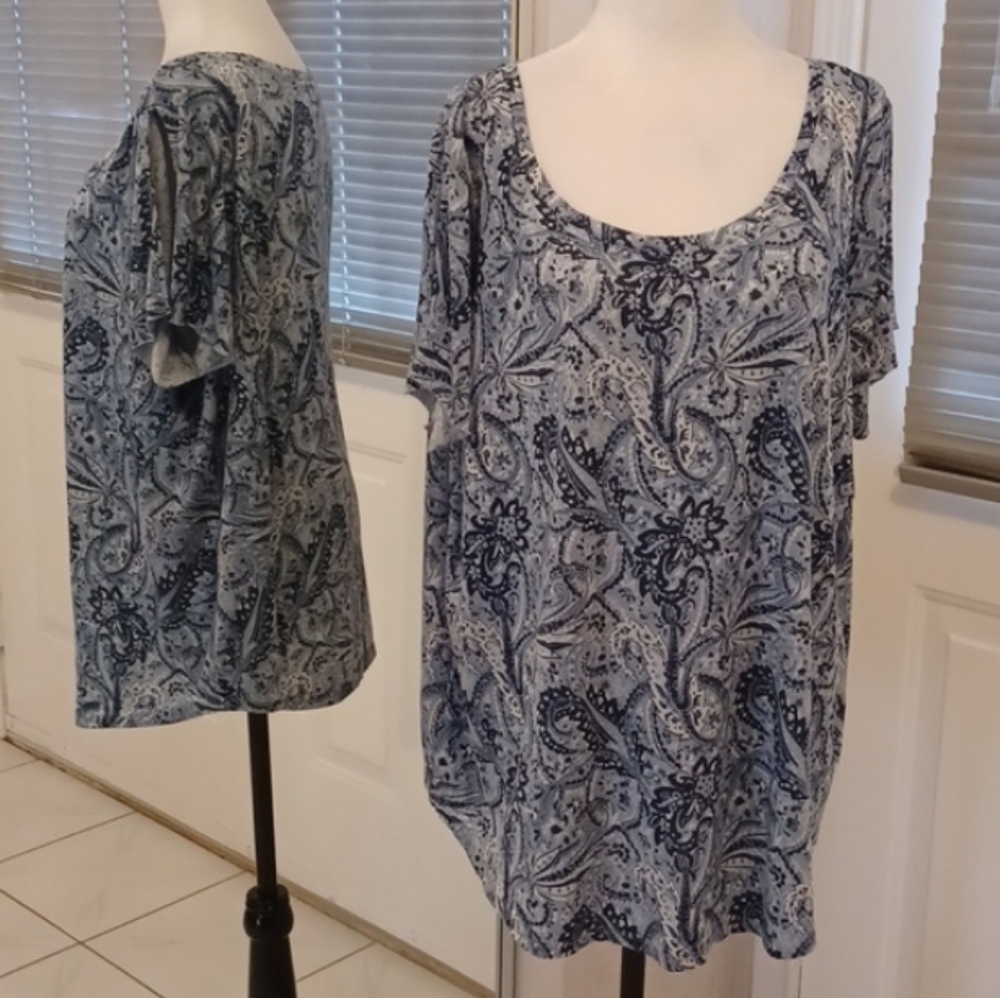 Love & Legend Blue Paisley Short Sleeve Tee